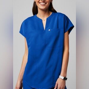 Fabletics Evolve 3-Pocket Scrub Top | Royal Blue | XL